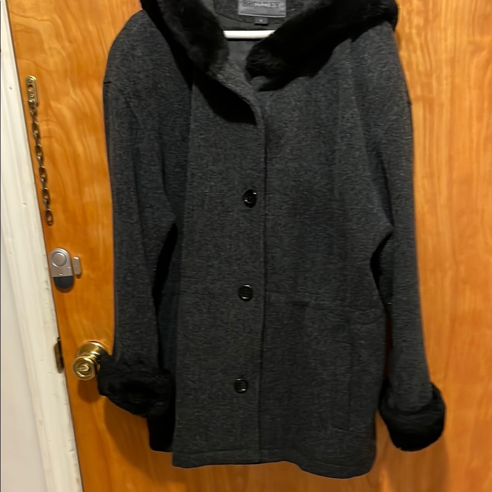 Elegant Gray Wool Cape with Fur Trim